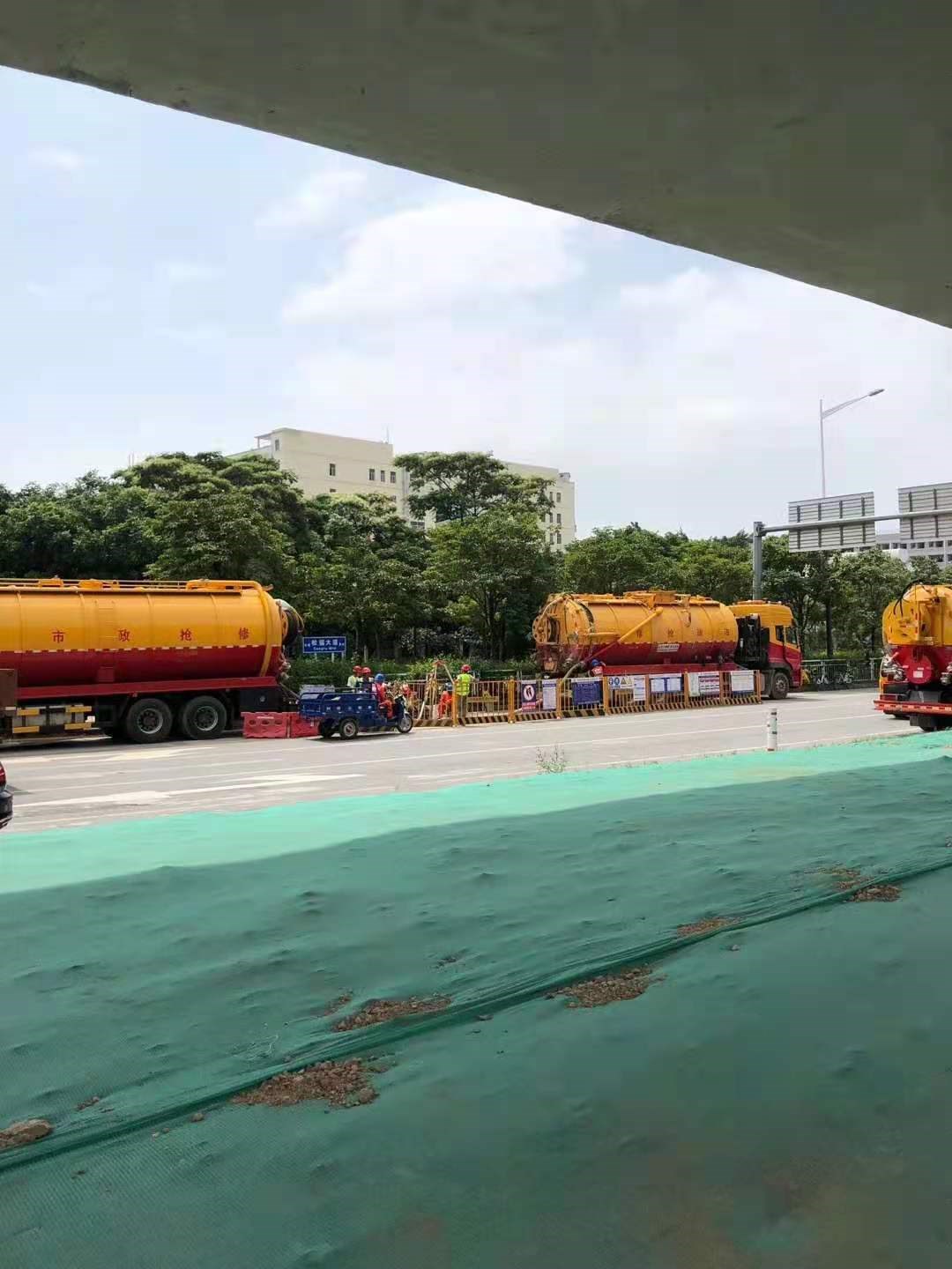 达州污水池清理施工现场